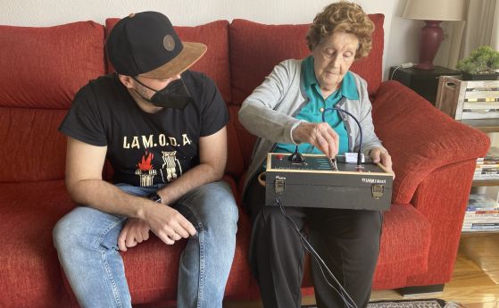 Испански инженер изобрети ретро месинджър за баба си