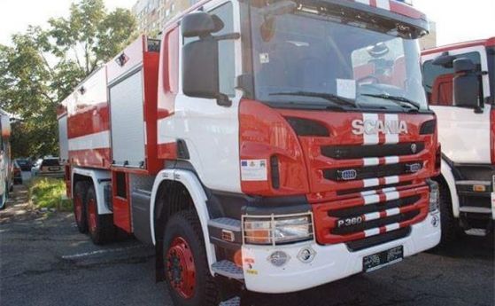 Пожар и евакуация в хотел в София, пострада огнеборец