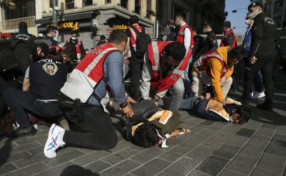 Сблъсъци и арести в Истанбул заради чествания на Деня на труда, въпреки забраната