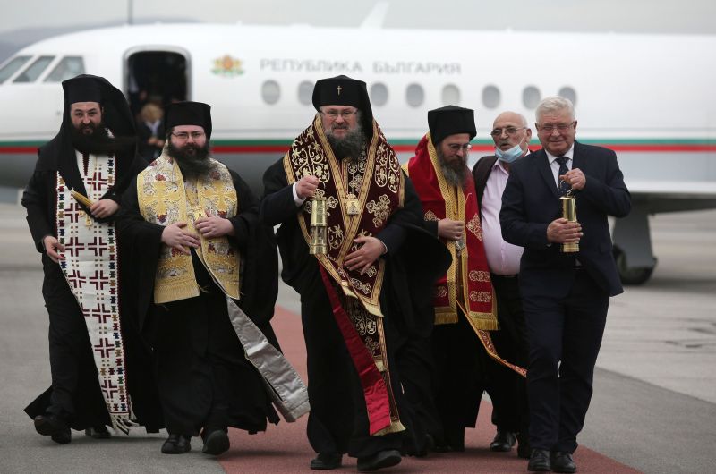 Благодатният огън пристигна в България