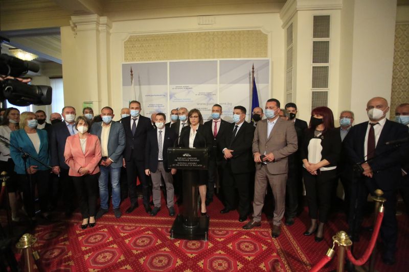 Нинова: „Има такъв народ“, ГЕРБ, ДПС и Да, България опропастиха преизчисляването на пенсиите