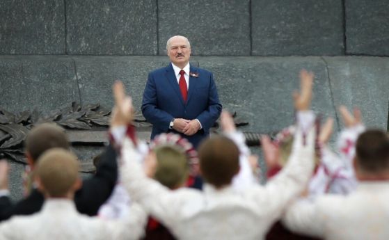 Лукашенко се похвали с беларуска ваксина срещу COVID-19