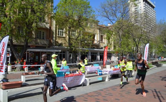 Падна рекорд във Варненския маратон, кенийци триумфират на 42.195 км