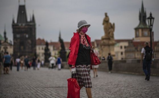 Магазините в Чехия отварят след 6-месечен локдаун