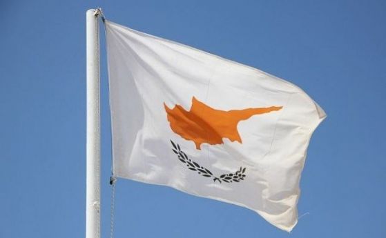 Кипър премахва изискването за излизане от дома със SMS и въвежда коронапаспорти