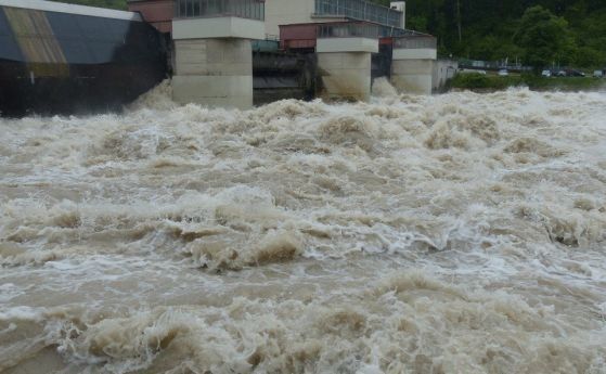 Опасност от наводнения във водосборите на Искър, Марица, Места и Струма