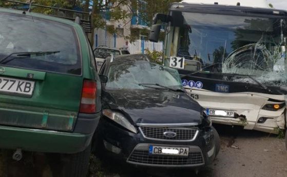 Верижна катастрофа между автобус и 7 коли в ''Орландовци'' (обновена)