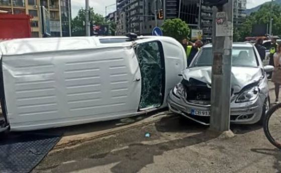 Рашидов катастрофира в София, колата му се обърна върху трамвайни релси (обновена)