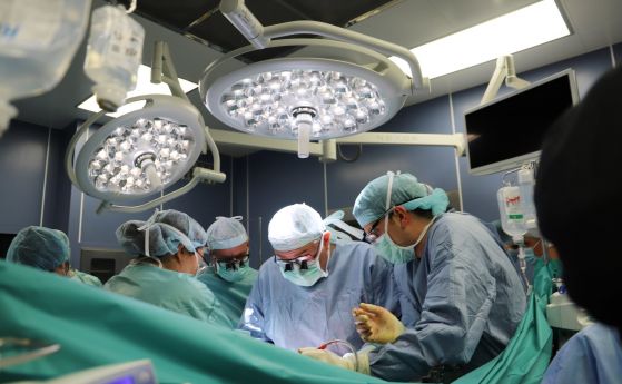 Екипът на проф. Владов от ВМА присади черен дроб на 52-годишен мъж