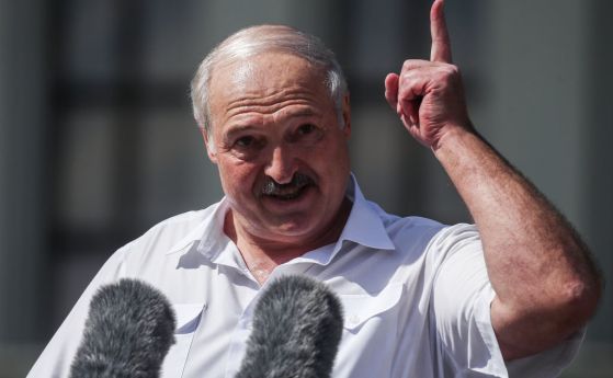 Лукашенко: Свалените от борда на самолета са терористи