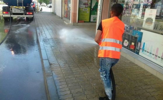 Мият улици в централните столични райони от днес