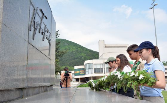 Почитаме Ботев и загиналите за свободата и независимостта на България