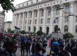 Стотици на протест пред Съдебната палата, демонстранти чакат Гешев пред кабинета му