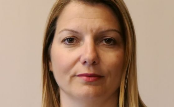 Елена Фичерова връчи оставка като началник на кабинета на Рашков