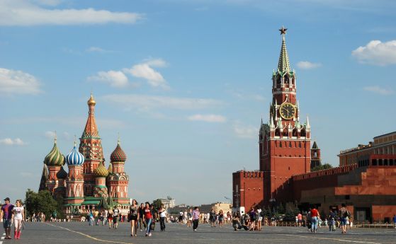 Кметът на Москва пуска жителите на града в отпуск заради ръста на заболелите от COVID-19