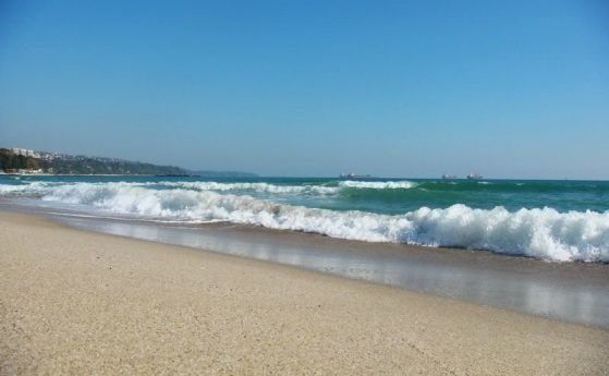 Областният управител на Бургас праща 8 различни проверки на плажна ивица