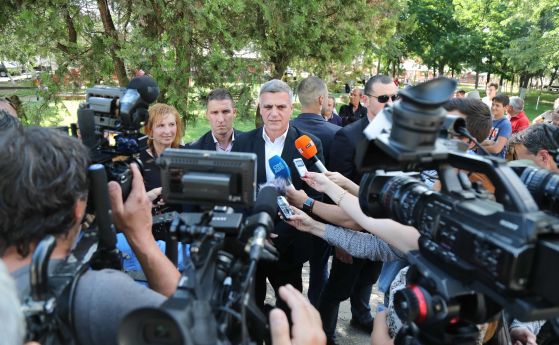 Премиерът: Правителството е непартийно и не участва в предизборната кампания