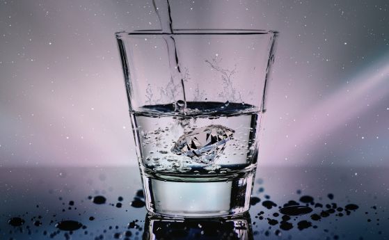 Пийте бутилирана вода, ако сте в Добрич и Албена! РЗИ проверява защо питейната е мътна