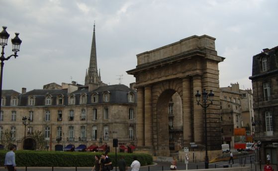 Трима ранени при рухването на две сгради в Бордо