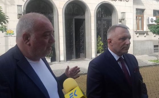 Бабикян и Хаджигенов дадоха на правосъдния министър документи за нарушения в затворите (видео)