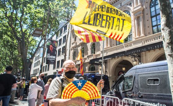 Испания помилва деветима затворени каталунски сепаратисти