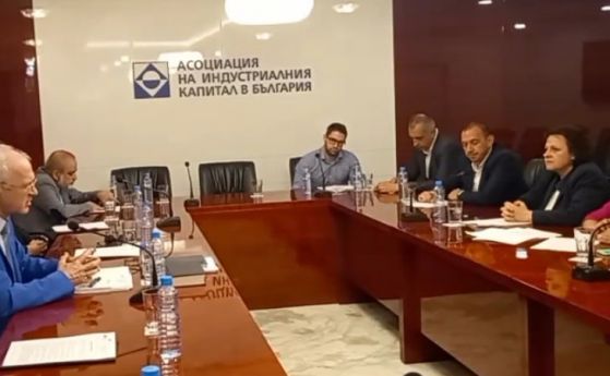 Манолова пред АИКБ: Стоим зад почтения български бизнес и го подкрепяме