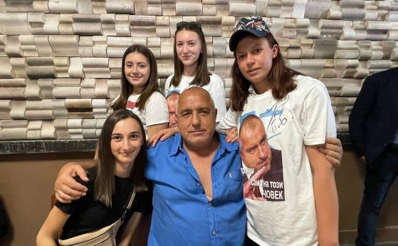 Пипат машините, на 5 гласа по 1 ще прехвърлят на Слави Трифонов, заяви Борисов