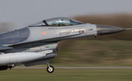 Белгийски изстребител F16 се разби в авиобаза в Нидерландия