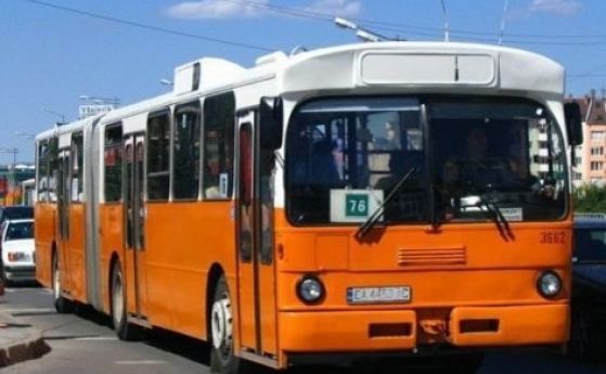 Тролеи и автобуси променят маршрута си, Софийска вода с ремонт на колектор под бул. 'Гоце Делчев'