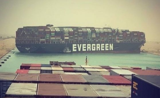 Големият кораб заминава - Евър Гивън отплава от Суецкия канал след споразумение
