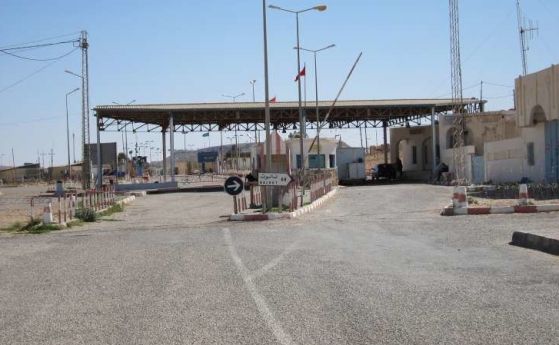 Либия затвори границата си с Тунис заради ръст на заразените с COVID