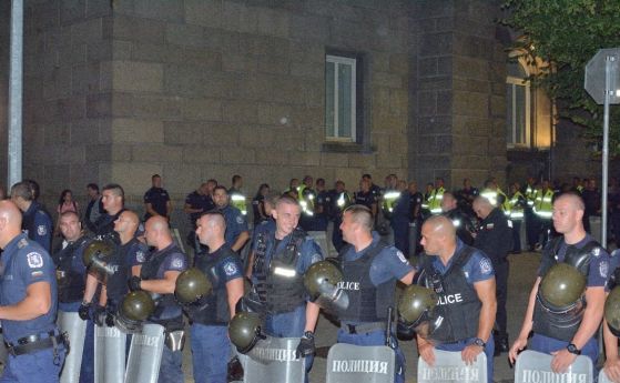 СДВР в отговор към OFFNews: Хиляди полицаи са охранявали протестите срещу Гешев и ''Борисов 3''