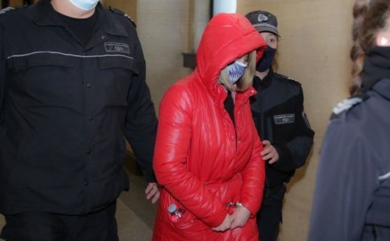 Обвиняема от групата за шпионаж в полза на Русия остава в ареста