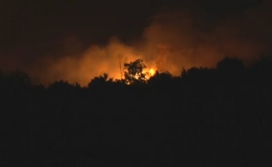 Военни се включват в гасенето на пожара в Сакар планина, горят 2000 дка гори