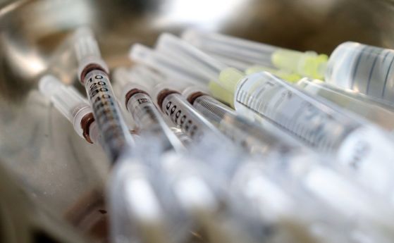 54,7% от пълнолетните граждани на ЕС са ваксинирани срещу коронавирус