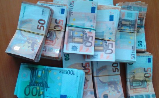 Митничари хванаха 250 000 евро в камион за цветя
