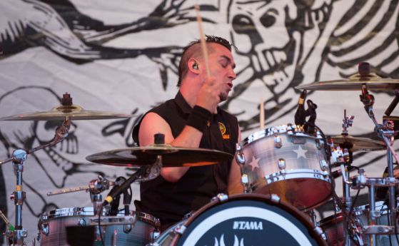 The Offspring изгониха барабаниста си, отказал да се ваксинира заради автоимунно заболяване