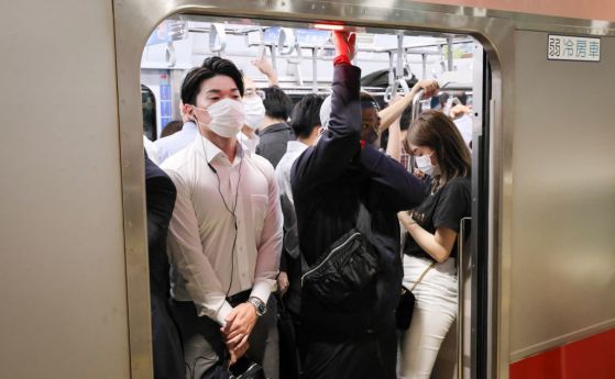Десет души са ранени с нож в метрото в Токио, нападателят е задържан