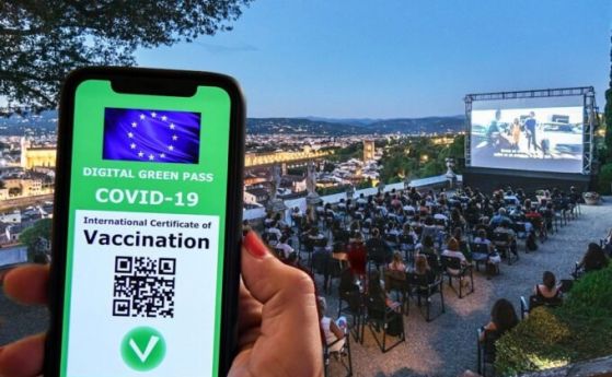 Италианската полиция разби схема за фалшиви Covid сертификати в Телеграм
