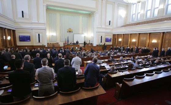 Депутатите гласуваха 'за' дистанционно участие в заседанията заради COVID-19