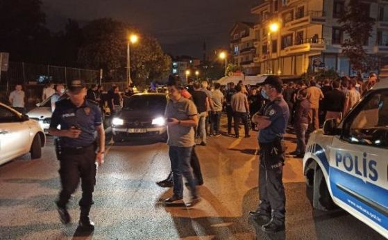 Антимигрантски протести в Турция: нападат къщи, разбиват магазини, преобръщат коли
