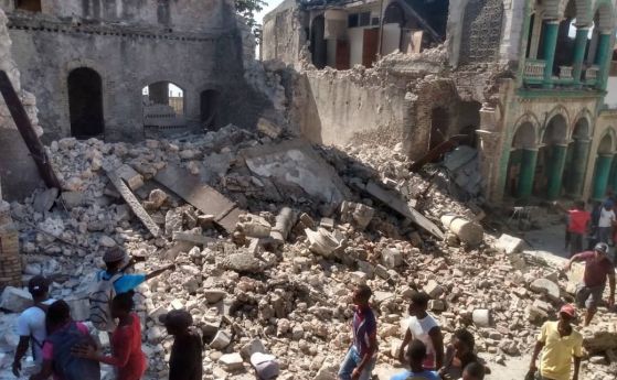 Хаити пред хуманитарна катастрофа: Земетресението срина градове, отне 724 живота и рани 2800 души