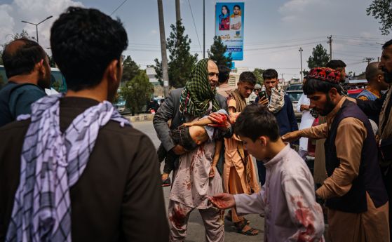 Наред с изявленията за мир талибани бият жени и деца по улиците на Кабул