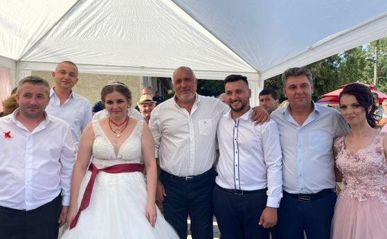 Борисов на сватба: Това е България - хора, ръченици и други танци!