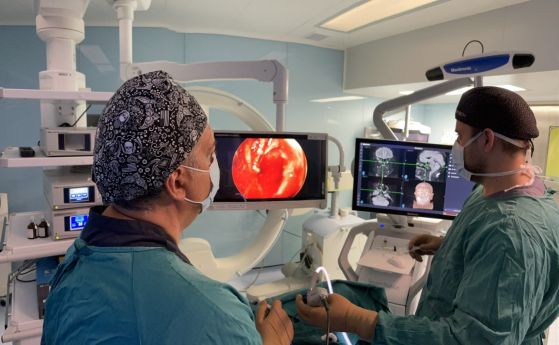 Нова технология позволява движение на главата при мозъчна операция