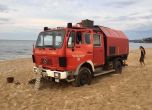 Пожарна-кемпер заседна на плаж край Созопол, арестуваха шофьора