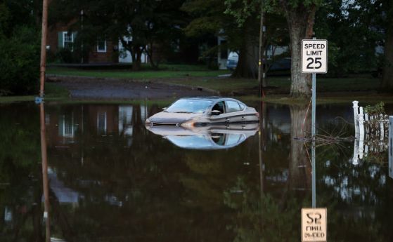 След огромни наводнения жертвите на урагана Айда станаха 44