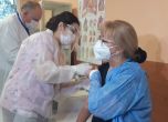 Засилен интерес към ваксинациите в Бургас, областта е близо до тъмночервената зона