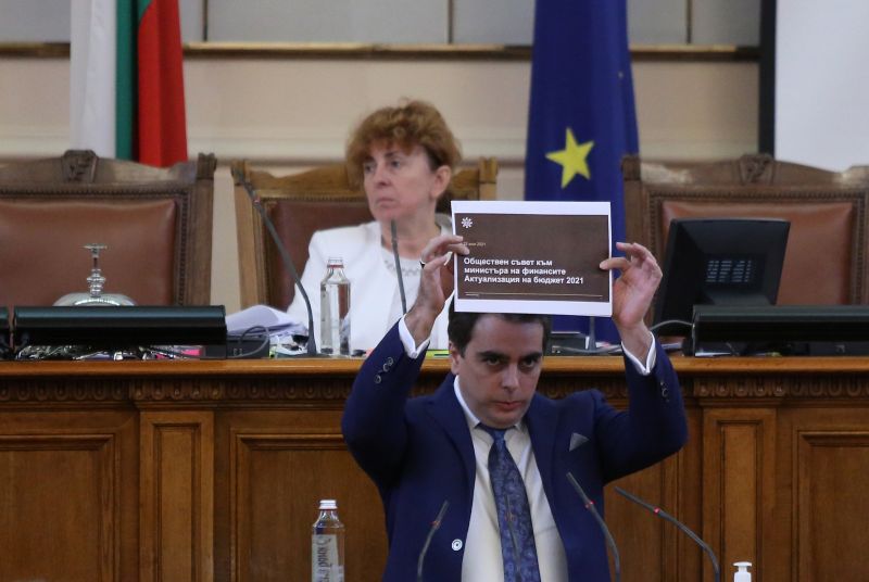 Кой е булката и кой е шафер? Актуализацията на пенсиите остана за Коледа