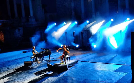 Античният театър в Пловдив събра класика и съвремие в концерта на Лука Шулич и Евгени Генчев (снимки)